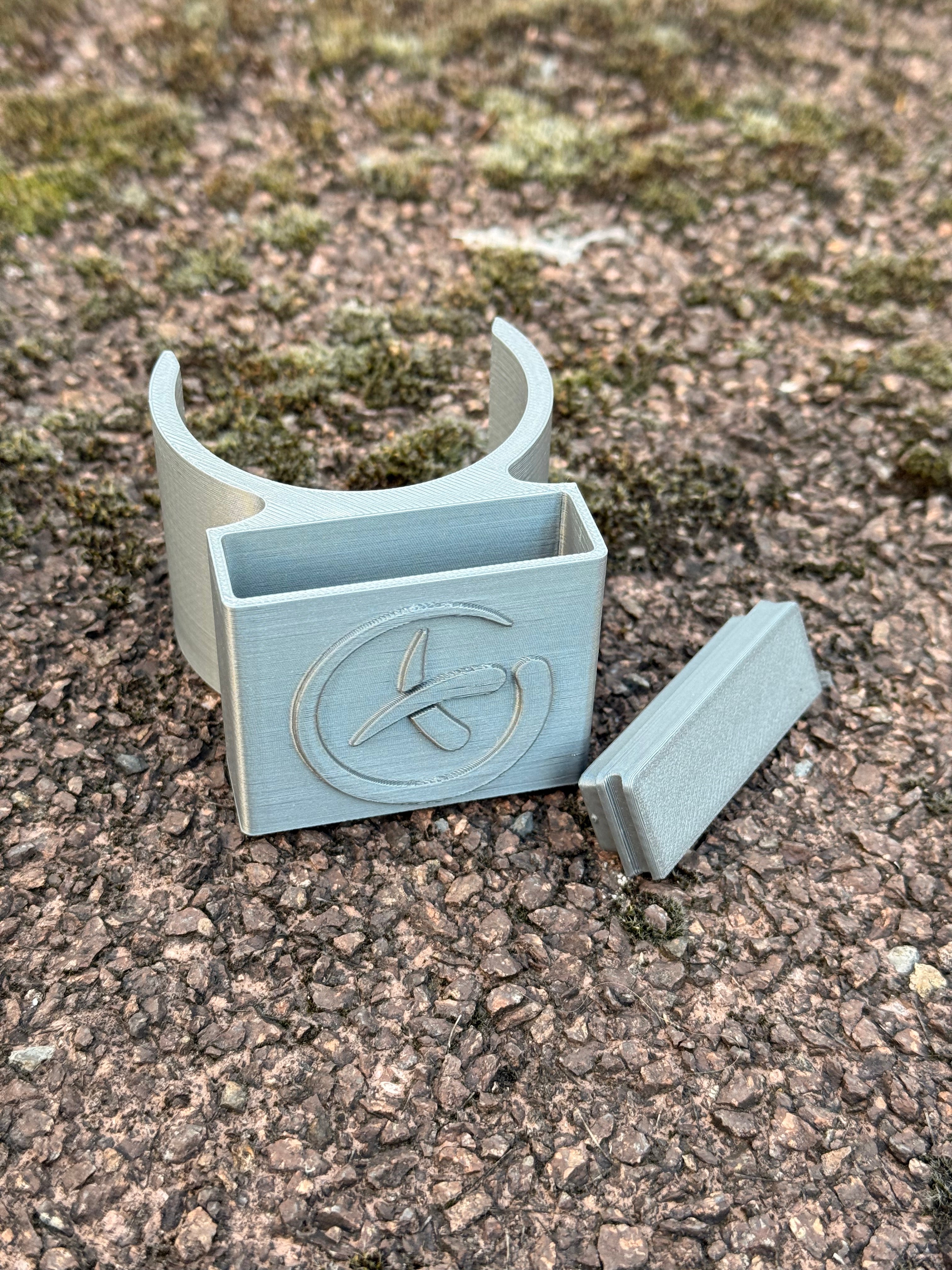 Geocaching-Versteck für Schilderpfosten (Ø 60 mm) – 3D-gedruckt | CacheWerk