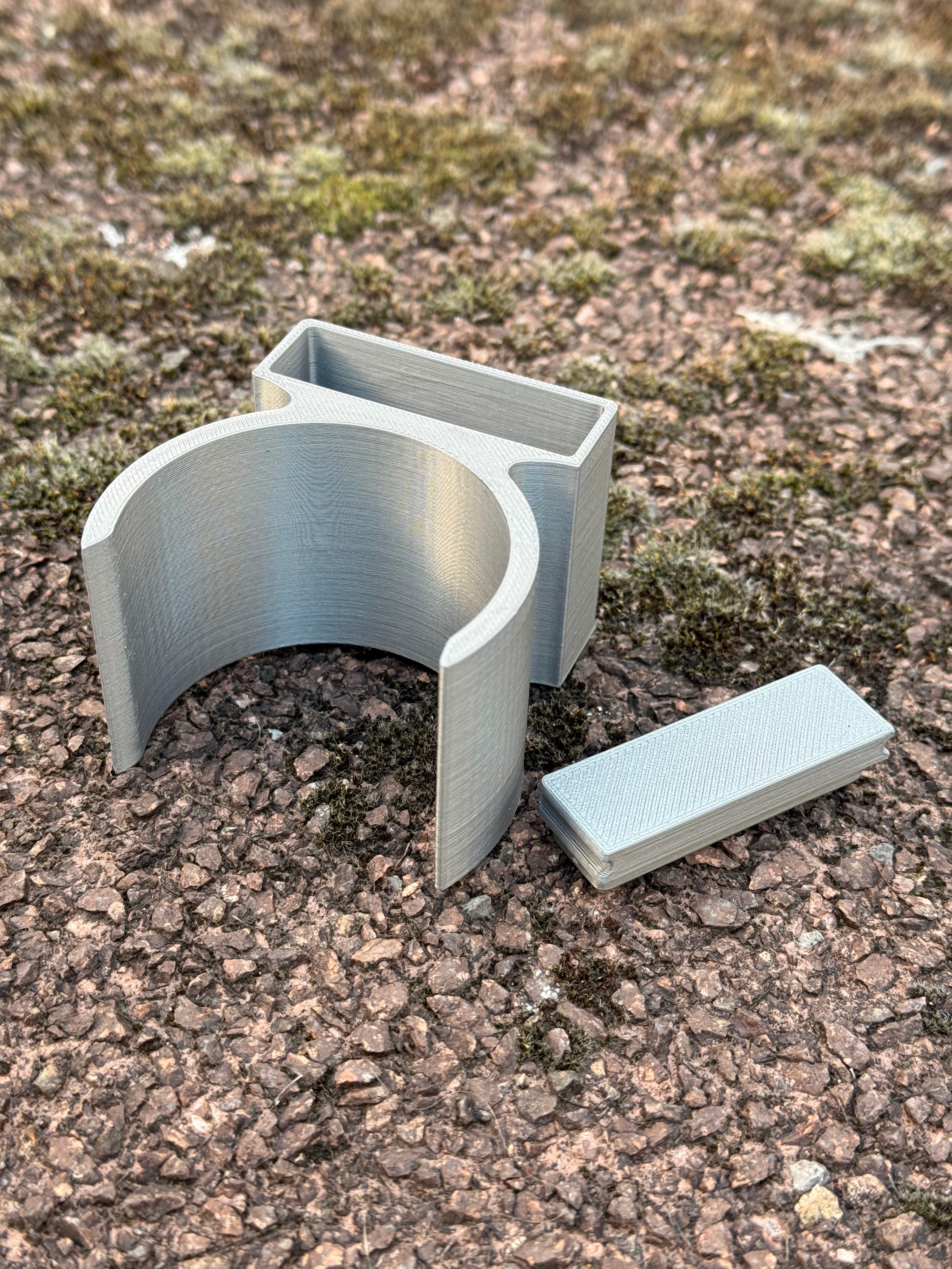 Geocaching-Versteck für Schilderpfosten (Ø 60 mm) – 3D-gedruckt | CacheWerk