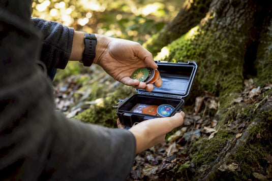 Geocoin Aufbewahrung: So schützt Du Coins beim Transport und im Cache - CacheWerk