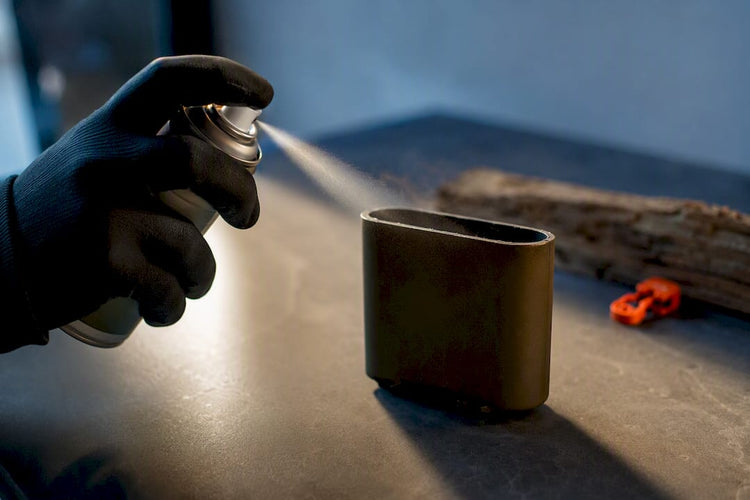 Schnell grifffest: Tarnspray für Geocaches mit Tipps von CacheWerk - CacheWerk