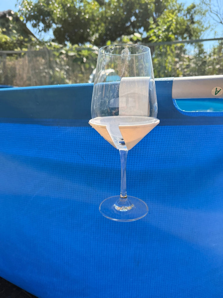AquaWerk Wine Hold: Weinguss am Pool – Ihr Guide zum Luxus-Erlebnis - CacheWerk