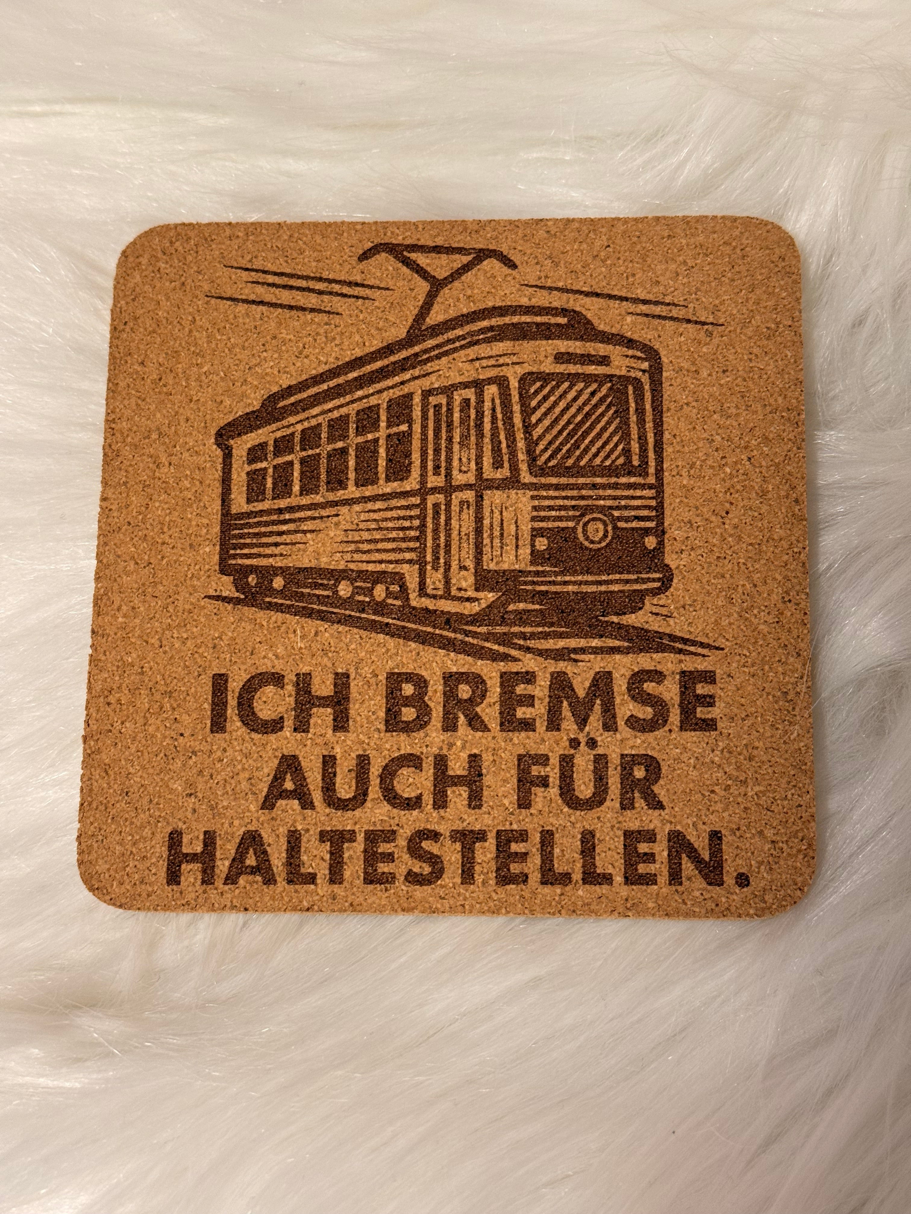 Gravierte Untersetzer für Bahn- & Straßenbahn-Fans | Kork 6 mm oder Schiefer | Personalisierte Geschenkidee für Lokführer, ÖPNV-Fans & Eisenbahnliebhaber