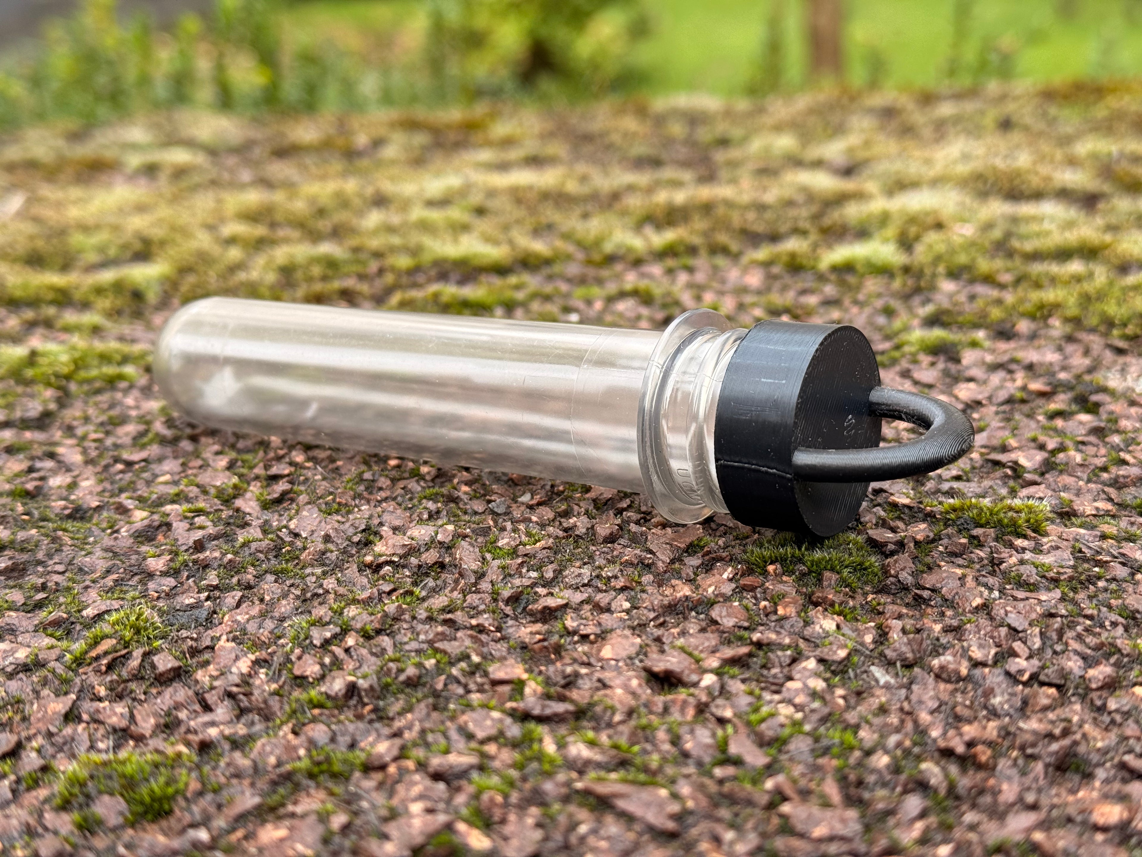 Geocaching Schraubdeckel mir Öse für PETlinge – Aufhängbares Versteck | Robust & wetterfest | 2 Stück