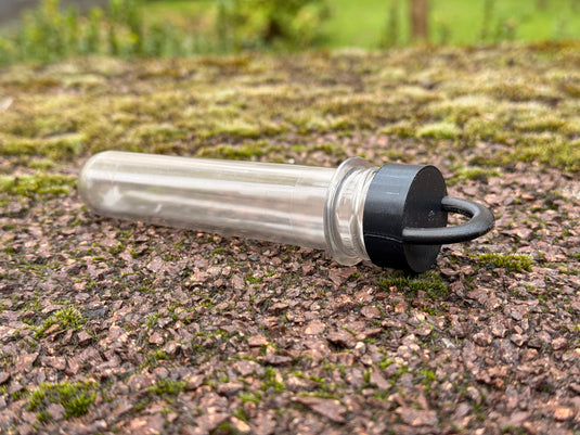 Geocaching screw-on lid with eyelet for PET containers – Hanging hiding place | Robust &amp; weatherproof | 2 pieces