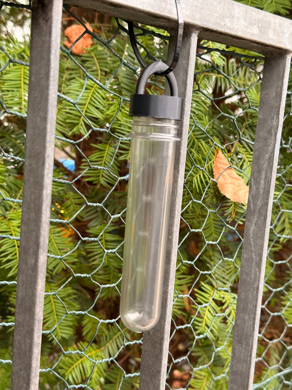 Geocaching Schraubdeckel mir Öse für PETlinge – Aufhängbares Versteck | Robust & wetterfest | 2 Stück