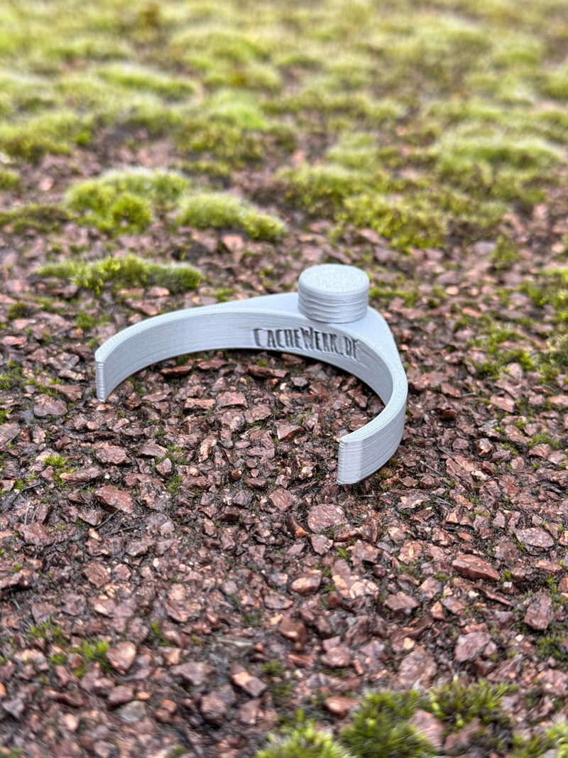 Load image into Gallery viewer, Geocaching Nano - Versteck für Schilderpfosten (Ø 60 mm) – 3D - gedruckt | CacheWerk
