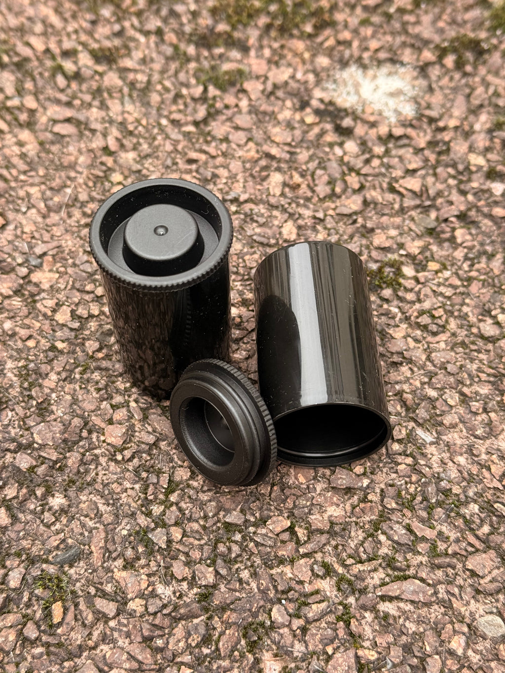 Geocaching Filmdose 32×48 mm – Wasserdichtes Versteck mit Deckel | Schwarz & robust