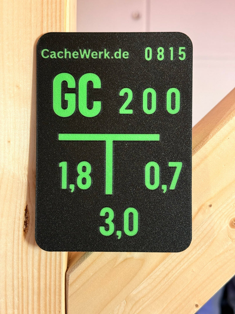 Laden Sie das Bild in Galerie -Viewer, Geocaching Versteck „Fake Wasserschild“ – Urbanes Tarnversteck mit Pfostenhalter | Unsichtbar im Stadtbild | CacheWerk - CacheWerk
