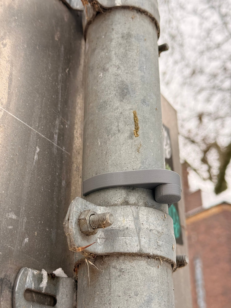 Load image into Gallery viewer, Geocaching Nano - Versteck für Schilderpfosten (Ø 60 mm) – 3D - gedruckt | CacheWerk
