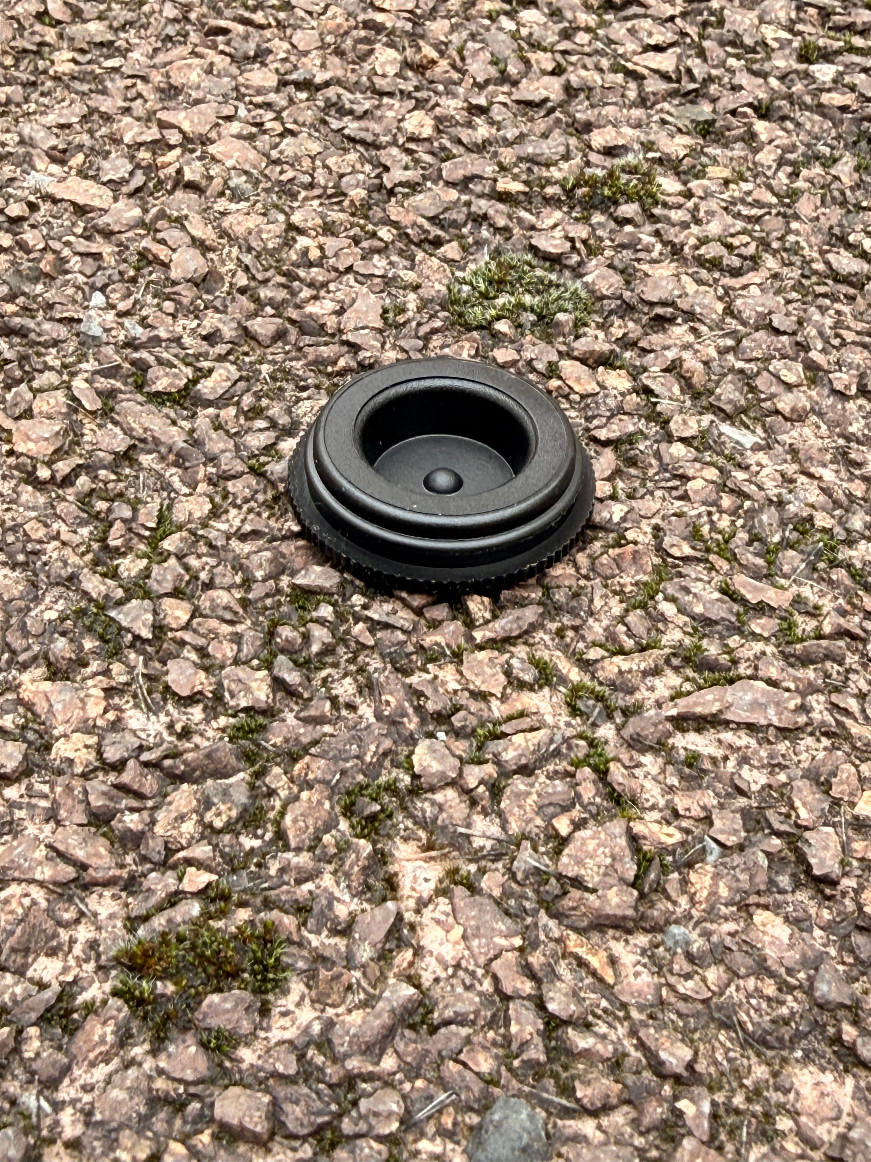 Geocaching Filmdose 32×48 mm – Wasserdichtes Versteck mit Deckel | Schwarz & robust