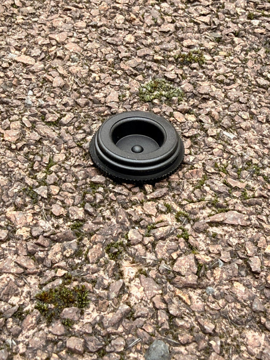 Geocaching Filmdose 32×48 mm – Wasserdichtes Versteck mit Deckel | Schwarz & robust - CacheWerk