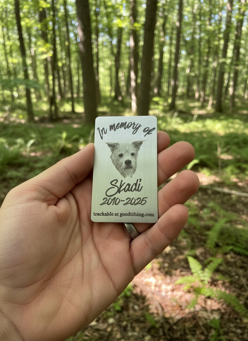 Personalisierbares Geocaching Trackable – Erinnerung an besondere Menschen & Haustiere