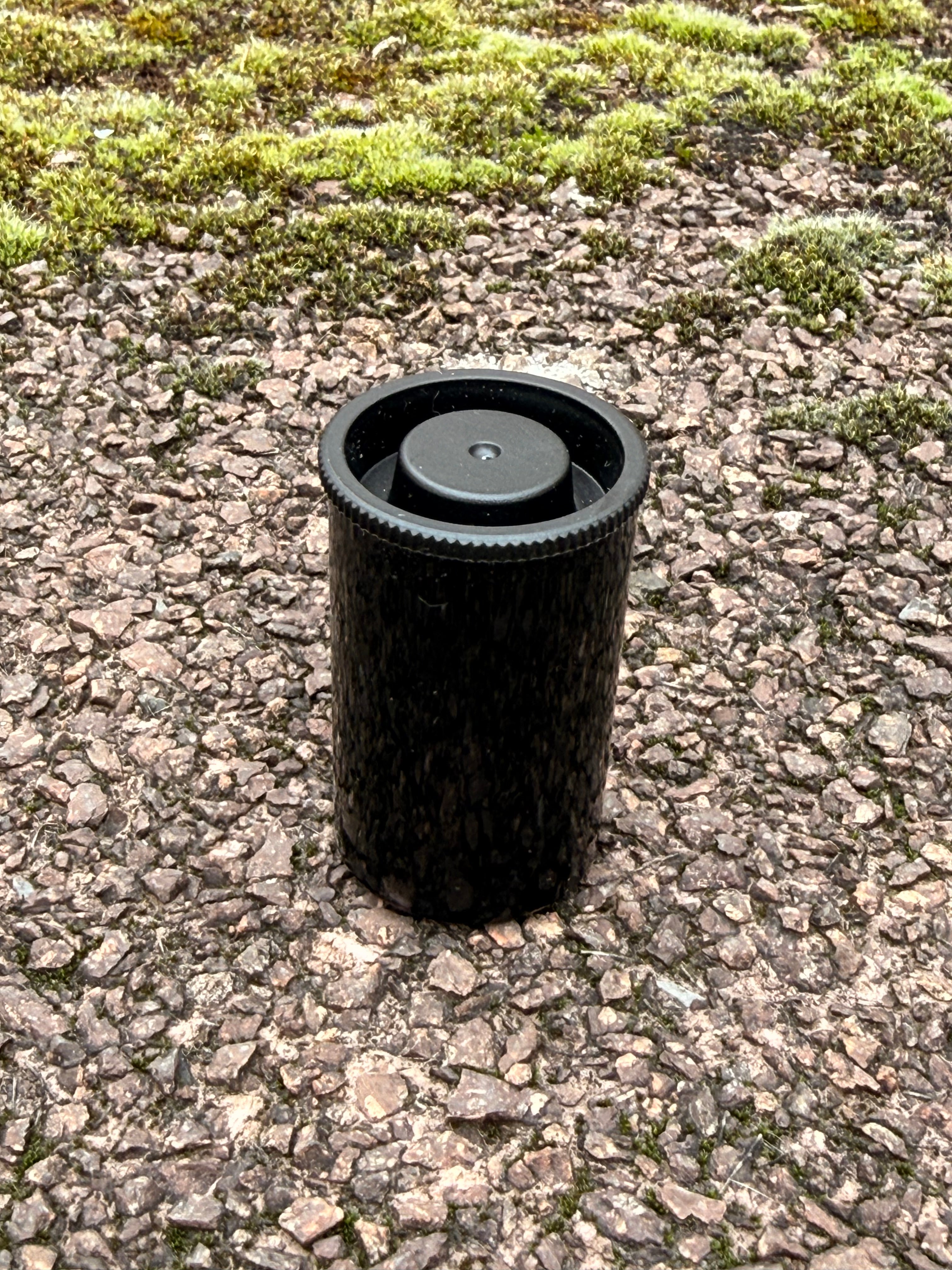 Geocaching Filmdose 32×48 mm – Wasserdichtes Versteck mit Deckel | Schwarz & robust