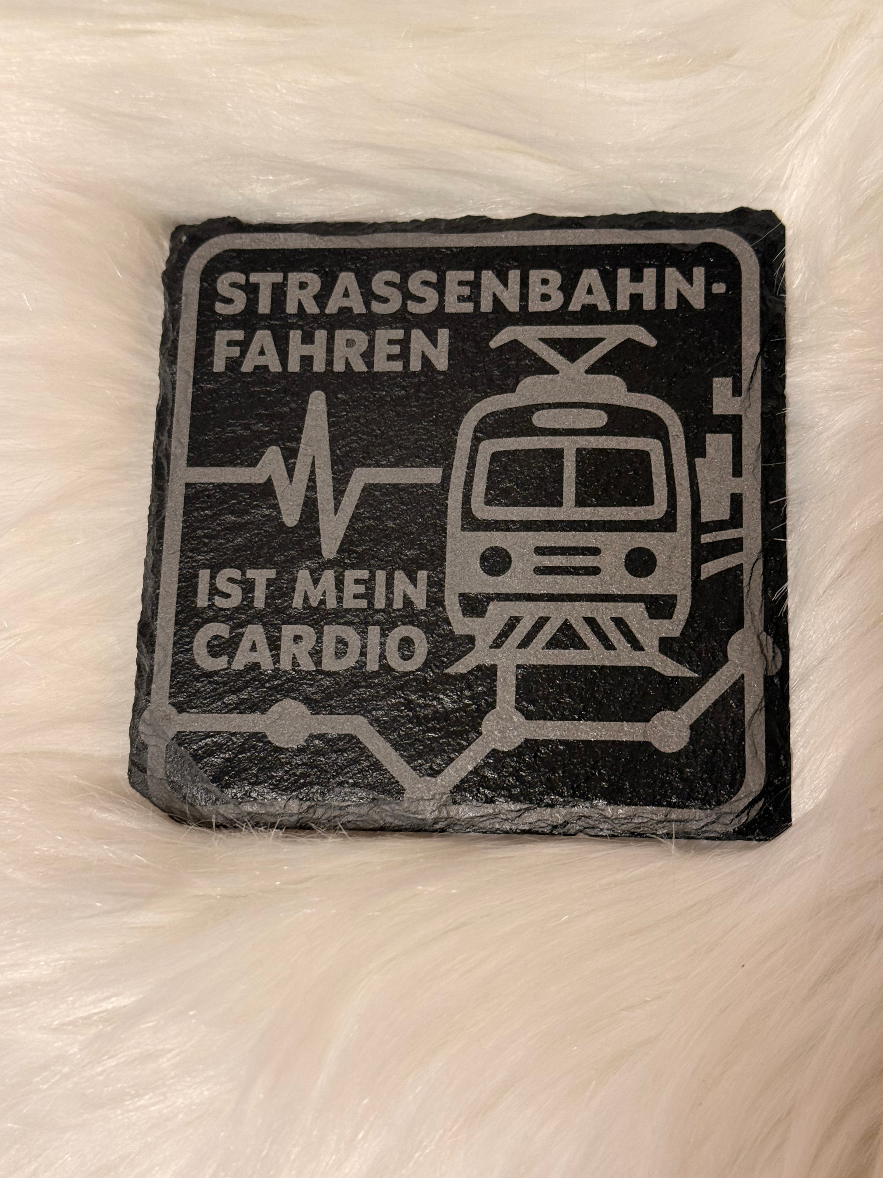 Gravierte Untersetzer für Bahn- & Straßenbahn-Fans | Kork 6 mm oder Schiefer | Personalisierte Geschenkidee für Lokführer, ÖPNV-Fans & Eisenbahnliebhaber
