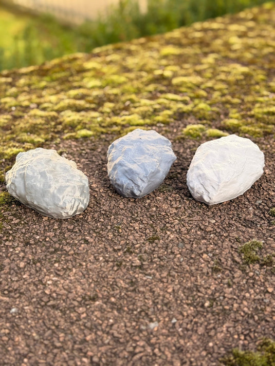 Steinatrappe – 3D - gedruckt in Grau mit Logbuchfach - CacheWerk