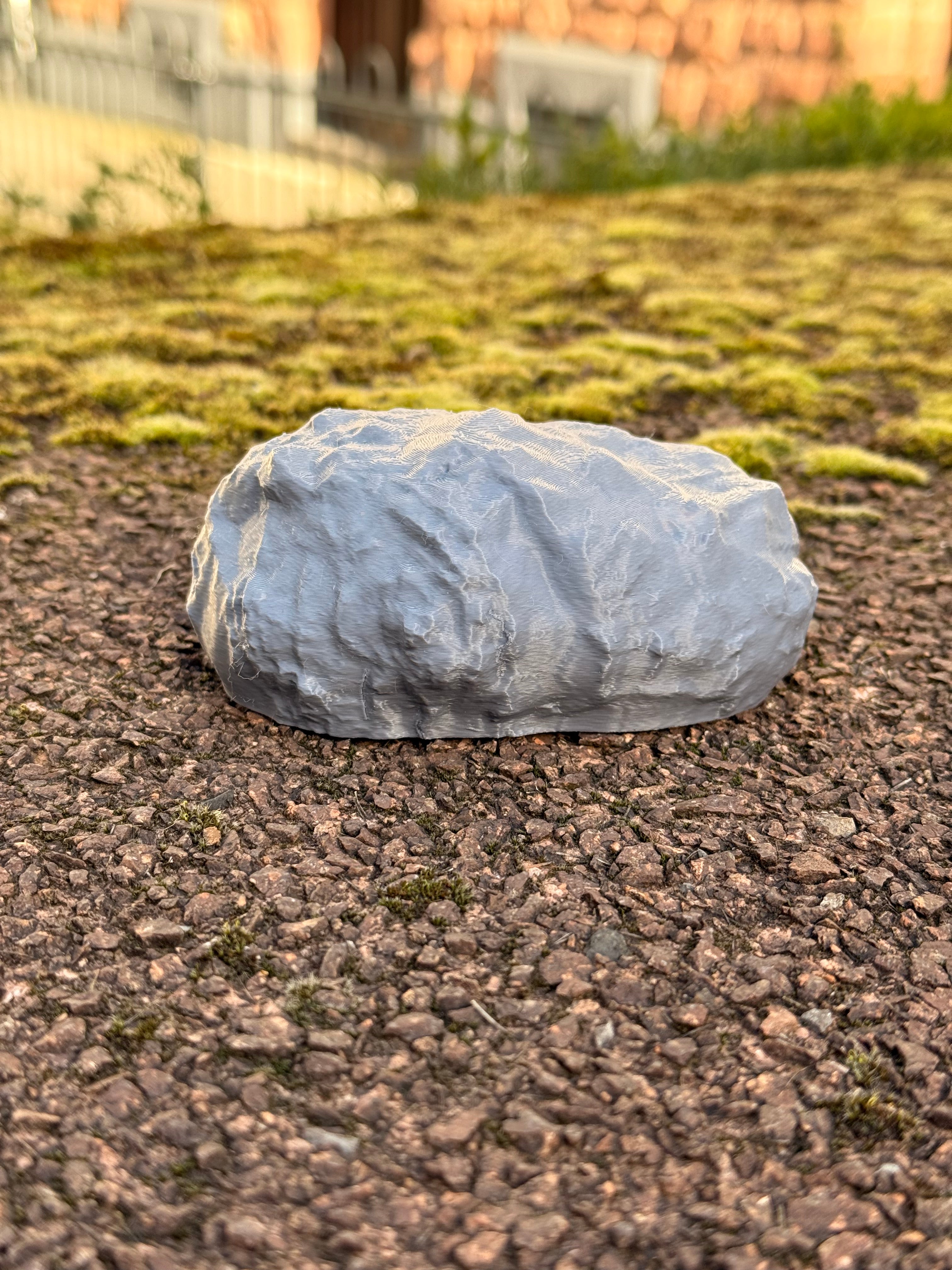 Steinatrappe – 3D-gedruckt in Grau mit Logbuchfach