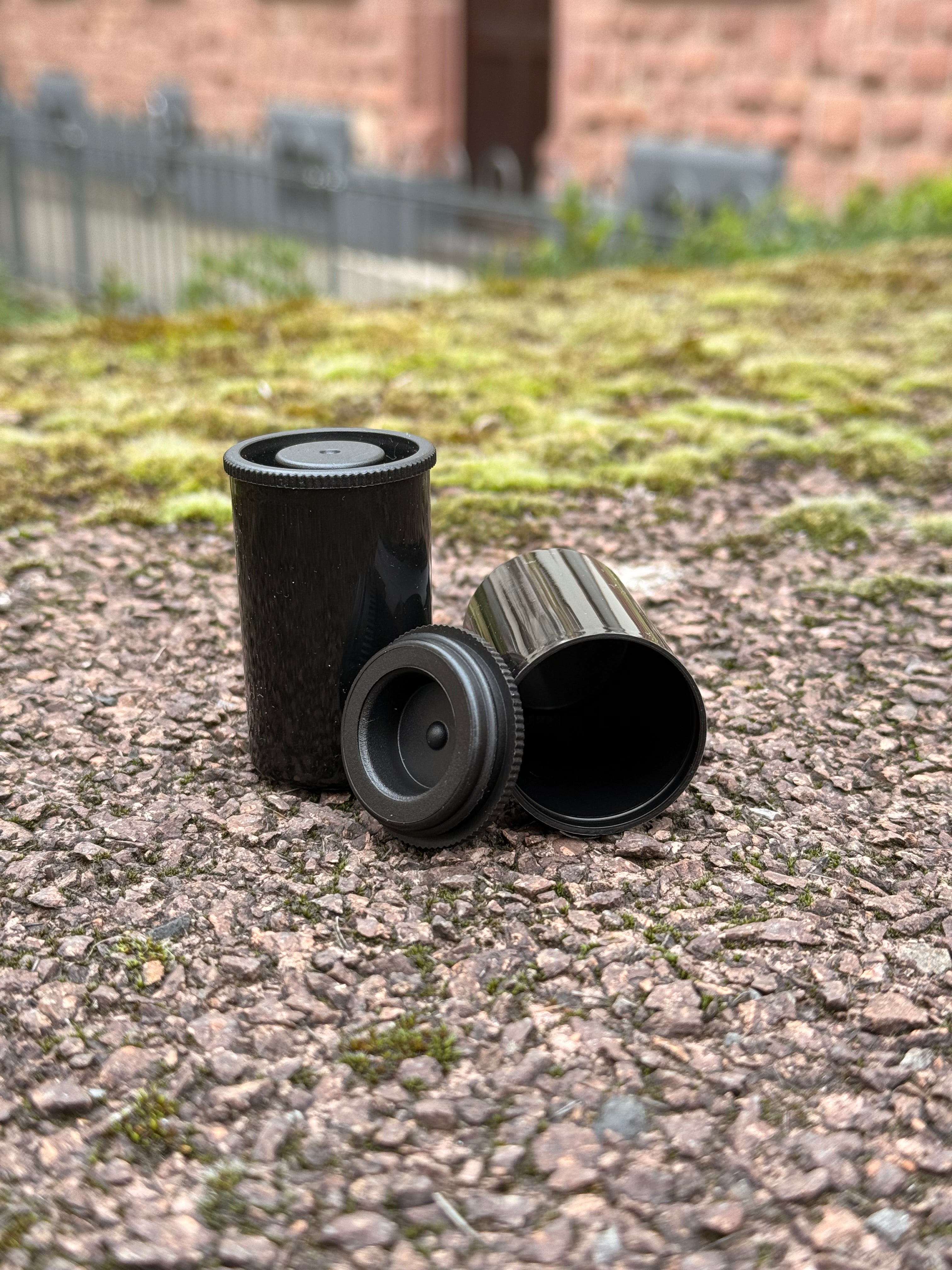 Geocaching Filmdose 32×48 mm – Wasserdichtes Versteck mit Deckel | Schwarz & robust