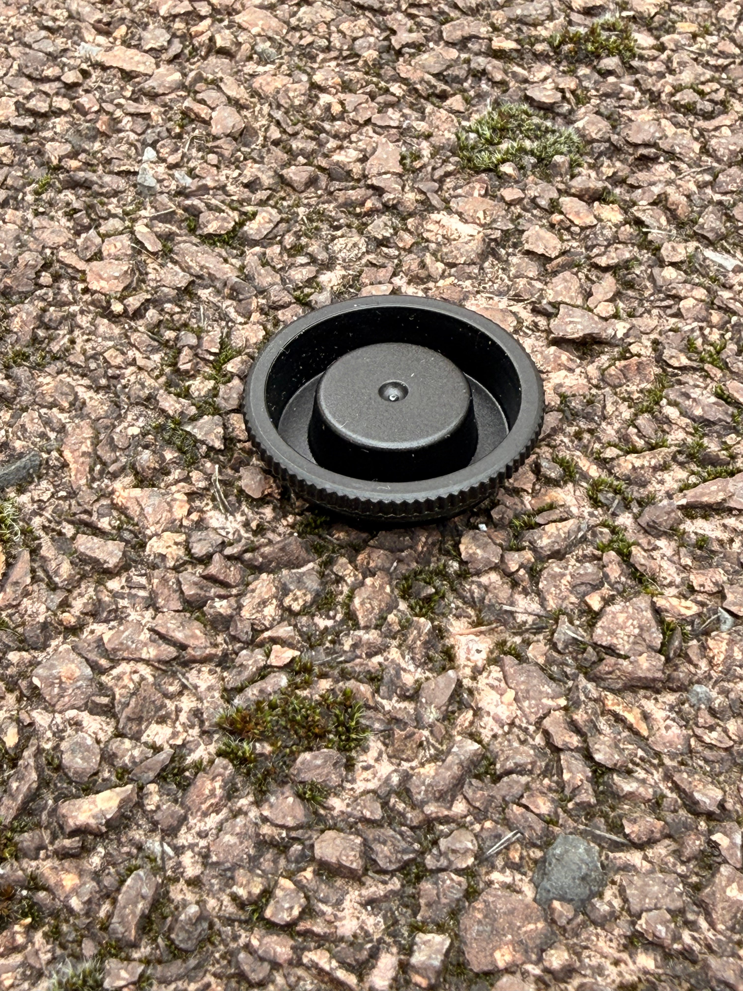 Geocaching Filmdose 32×48 mm – Wasserdichtes Versteck mit Deckel | Schwarz & robust