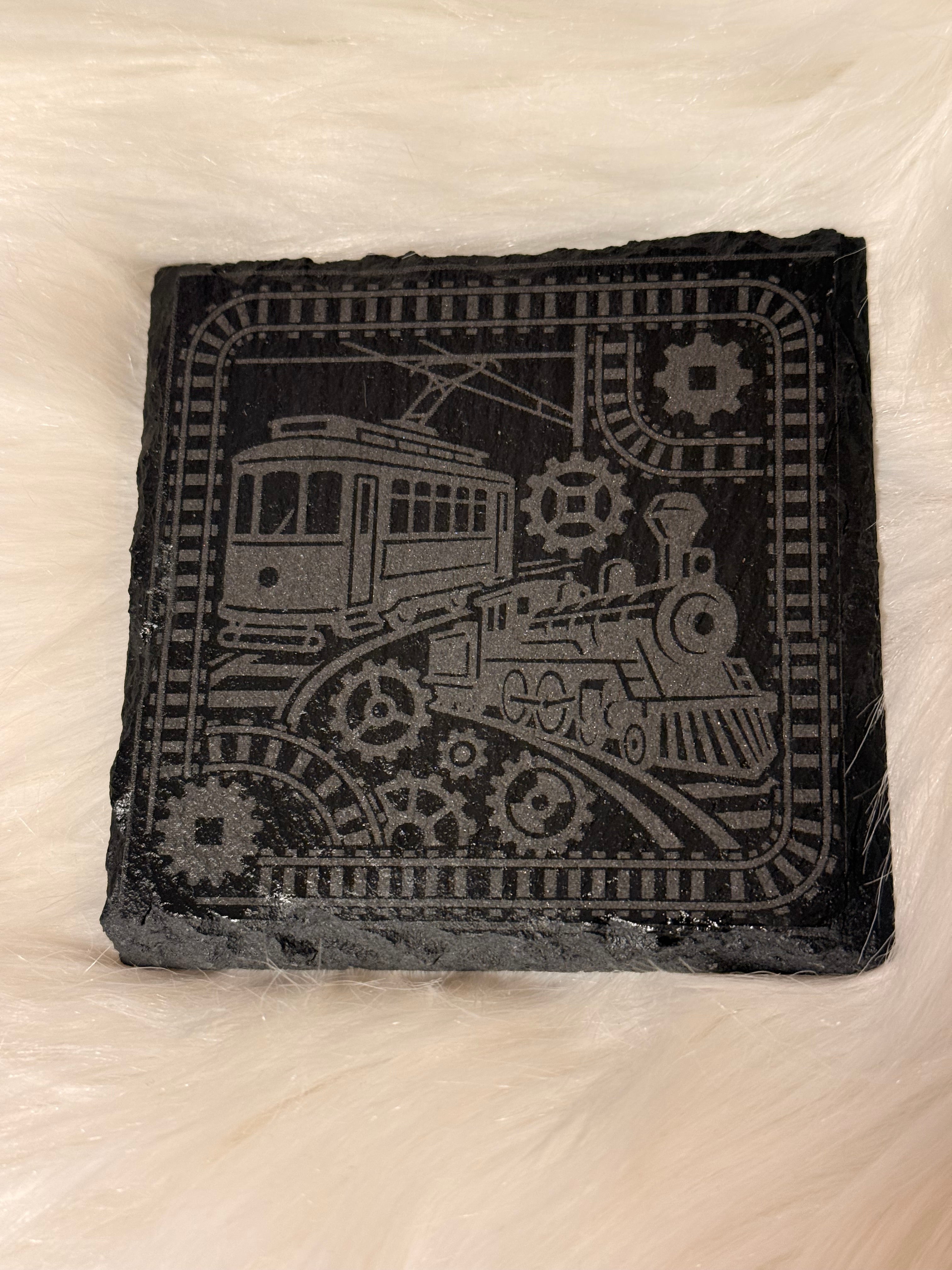 Gravierte Untersetzer für Bahn- & Straßenbahn-Fans | Kork 6 mm oder Schiefer | Personalisierte Geschenkidee für Lokführer, ÖPNV-Fans & Eisenbahnliebhaber