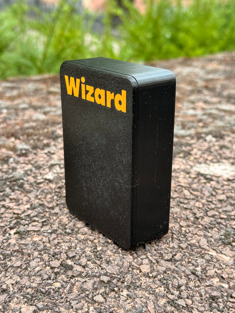 Chargez l'image dans la visionneuse de la galerie, GameBox für Wizard – robuste Reisebox für Spielkarten von CacheWerk
