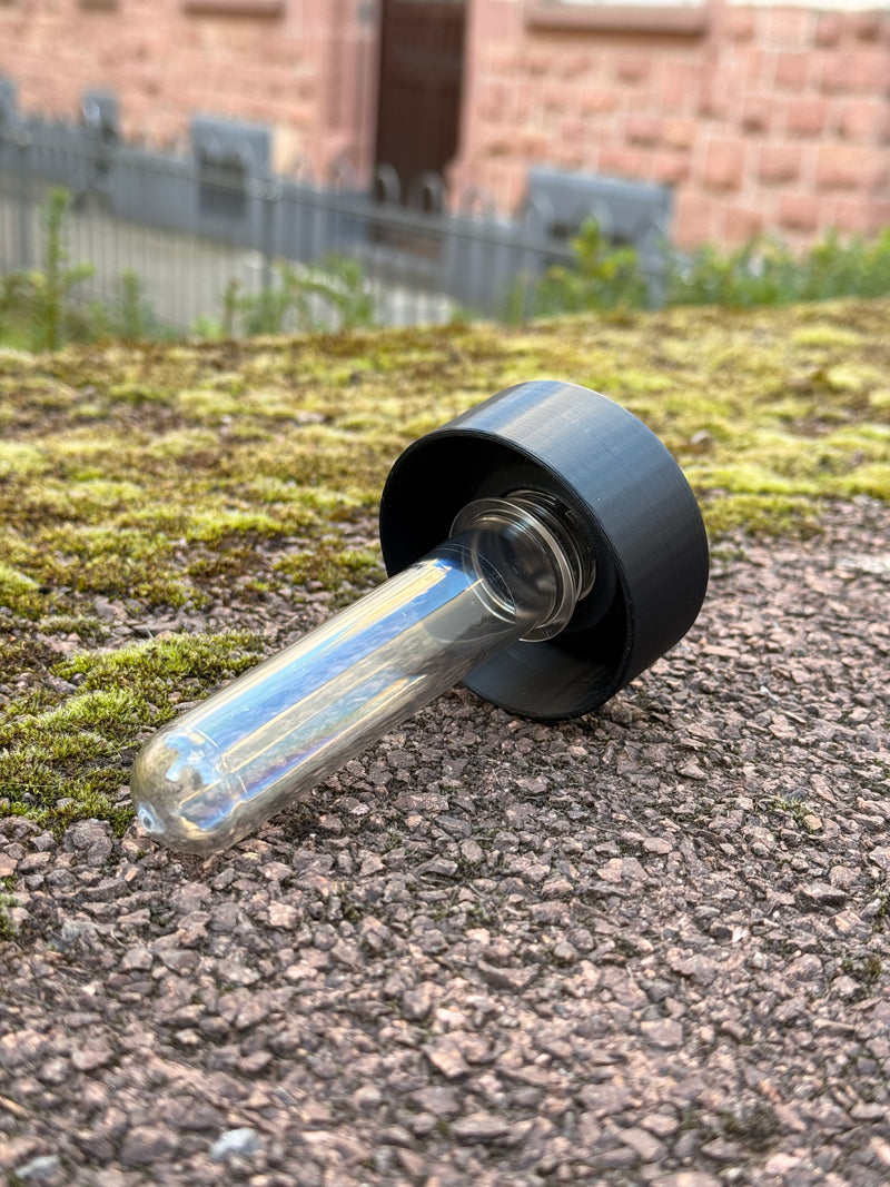 Laden Sie das Bild in Galerie -Viewer, Geocaching Pfostenkappe 60mm – Getarntes Versteck für PETlinge | Wetterfest &amp; unauffällig - CacheWerk
