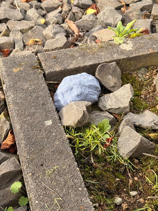 Steinatrappe – 3D-gedruckt in Grau mit Logbuchfach