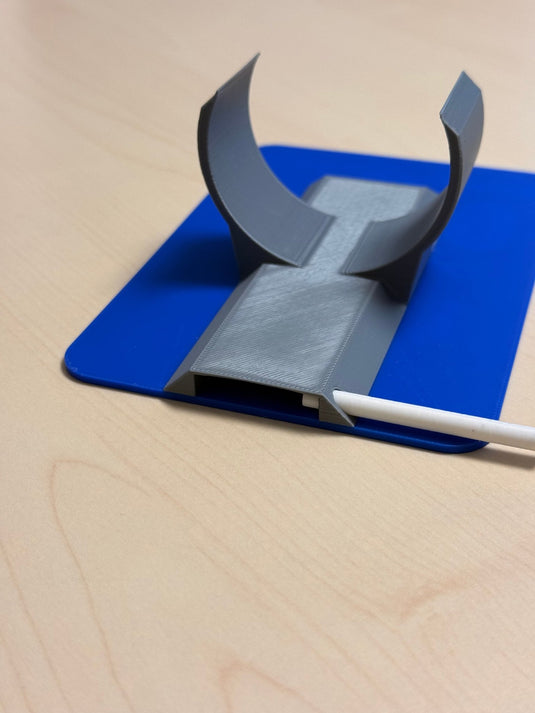 Geocaching Versteck „Fake Hydrantenschild“ – Urbanes Tarnversteck mit Pfostenhalter | Unsichtbar im Stadtbild | CacheWerk - CacheWerk