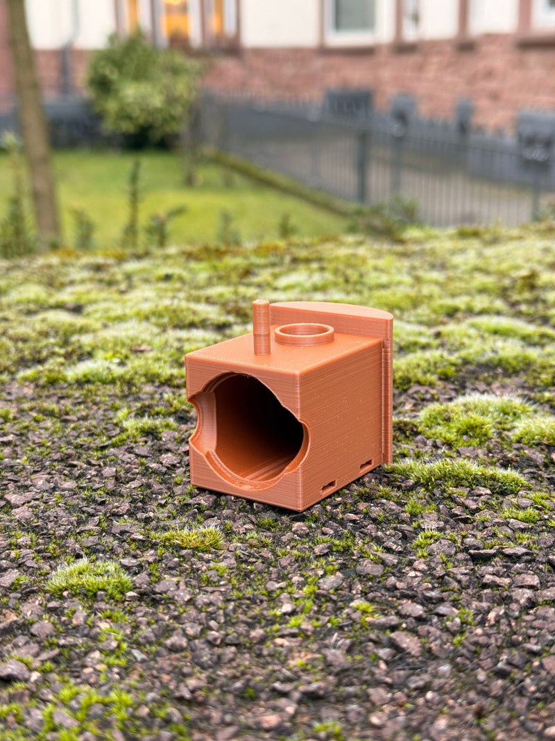Laden Sie das Bild in Galerie -Viewer, Geocaching Mini - Vogelhaus Versteck – wetterfest, unauffällig, mit Filmdose für trockenes Logbuch - CacheWerk
