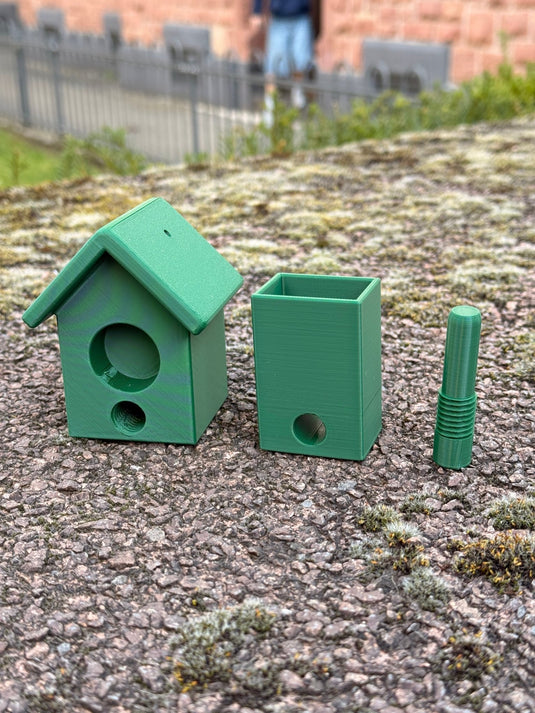 Geocaching Vogelhaus Medium – Geocaching Versteck mit Schraub‑Mechanik by CacheWerk - CacheWerk