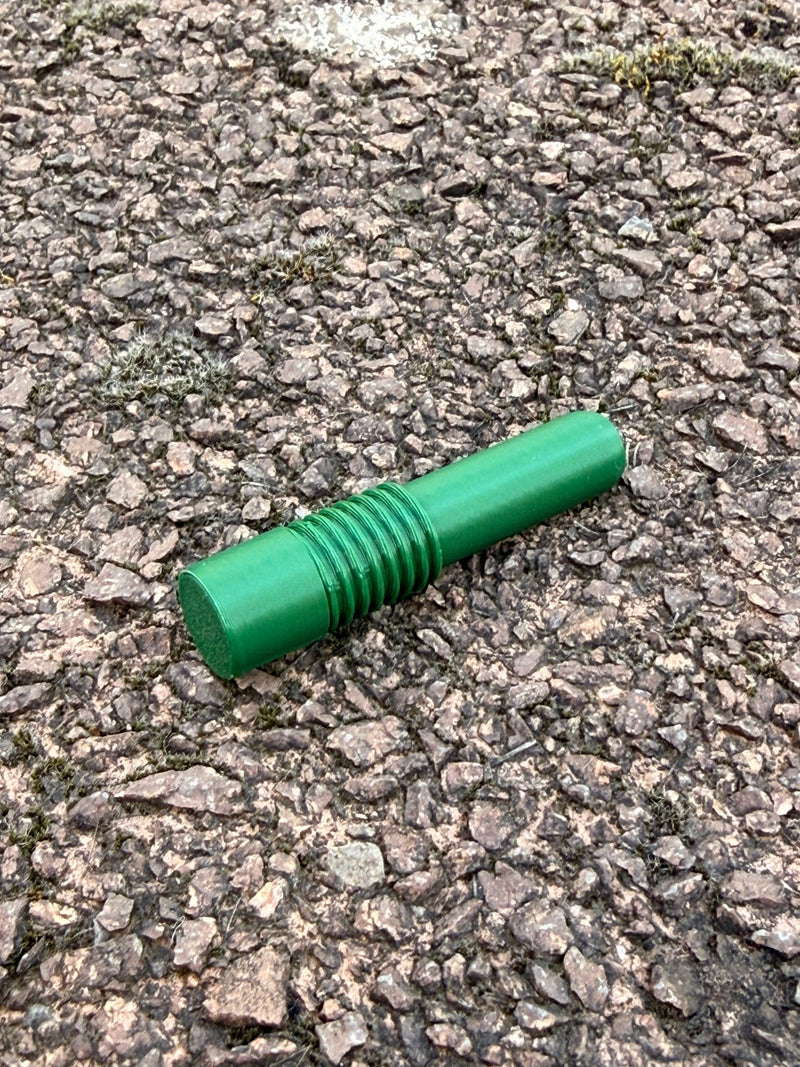 Laden Sie das Bild in Galerie -Viewer, Geocaching Vogelhaus Medium – Geocaching Versteck mit Schraub‑Mechanik by CacheWerk - CacheWerk
