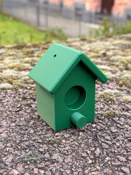 Geocaching Vogelhaus Medium – Geocaching Versteck mit Schraub‑Mechanik by CacheWerk - CacheWerk