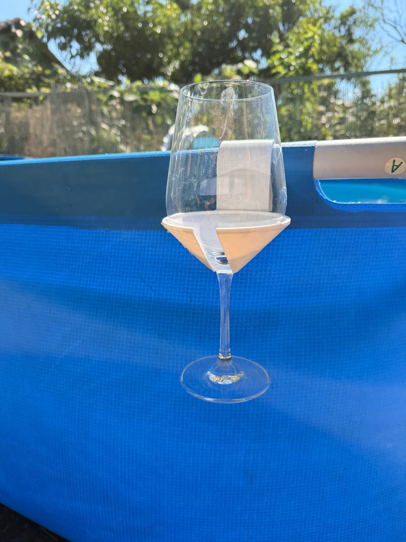 Chargez l'image dans la visionneuse de la galerie, AquaWerk WineHold – Sicherer Weinglashalter für Bestway &amp; Intex Pools
