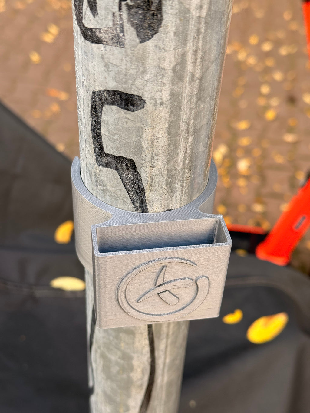 Geocaching-Versteck für Schilderpfosten (Ø 60 mm) – 3D-gedruckt | CacheWerk