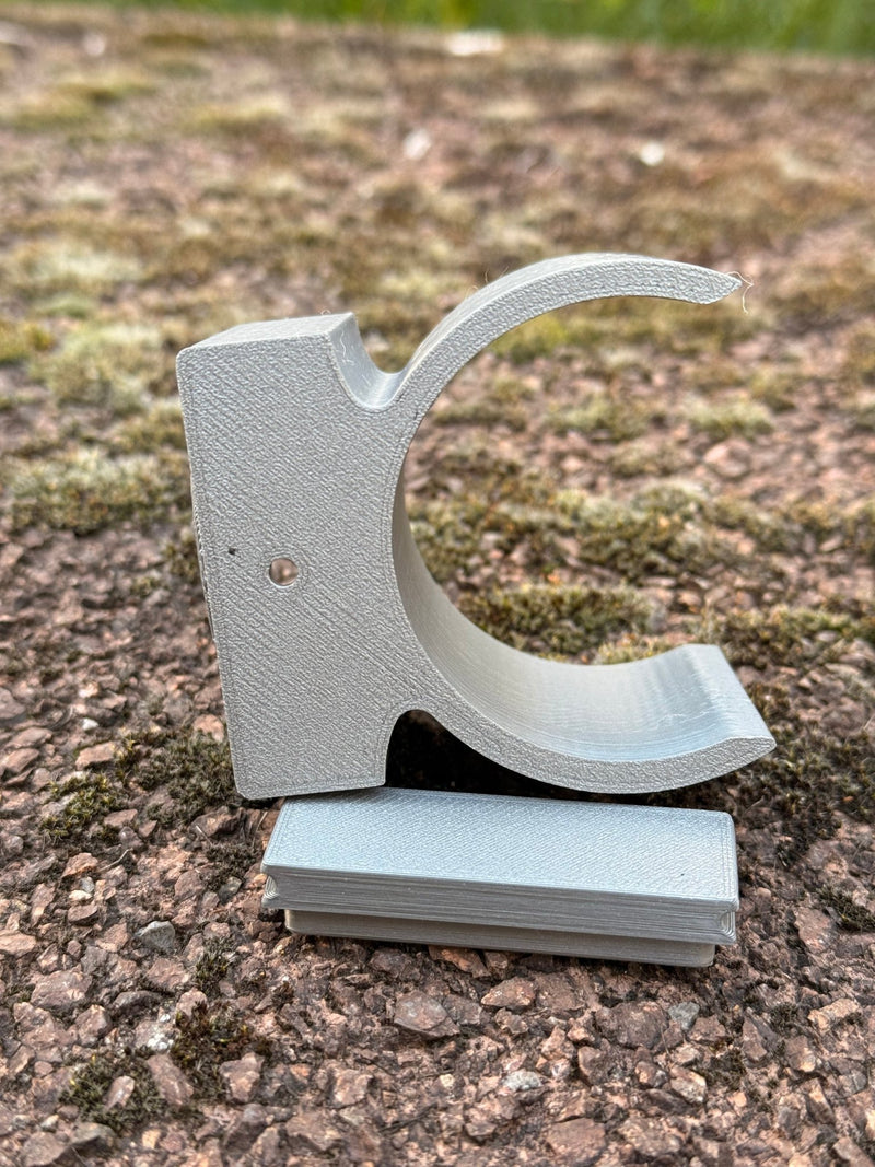 Load image into Gallery viewer, Geocaching - Versteck für Schilderpfosten (Ø 60 mm) – 3D - gedruckt | CacheWerk - CacheWerk
