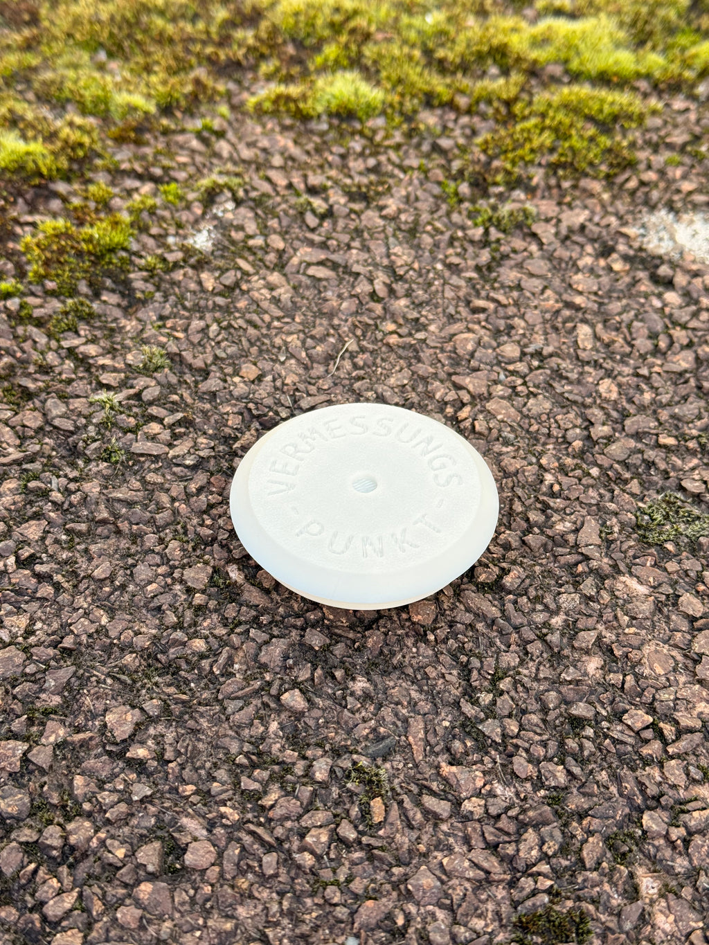 Vermessungspunkt-Versteck – 3D-gedruckt mit PETling & Bodenhülse