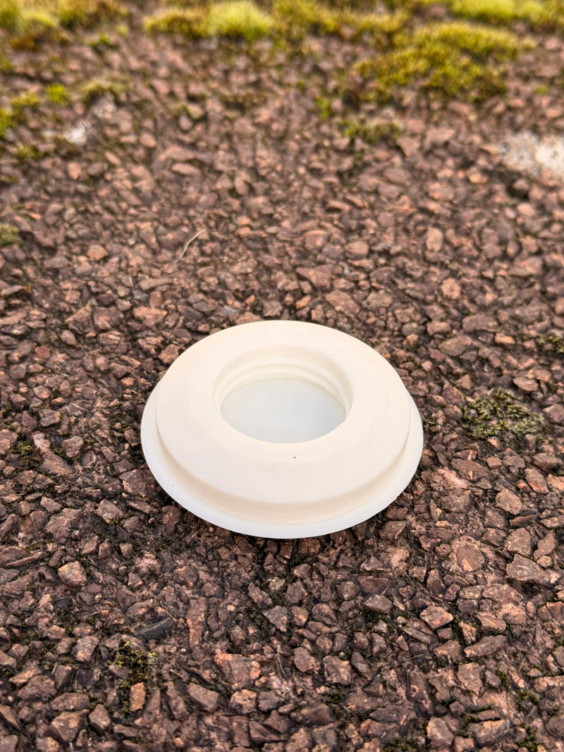 Laden Sie das Bild in Galerie -Viewer, Vermessungspunkt - Versteck – 3D - gedruckt mit PETling &amp; Bodenhülse - CacheWerk
