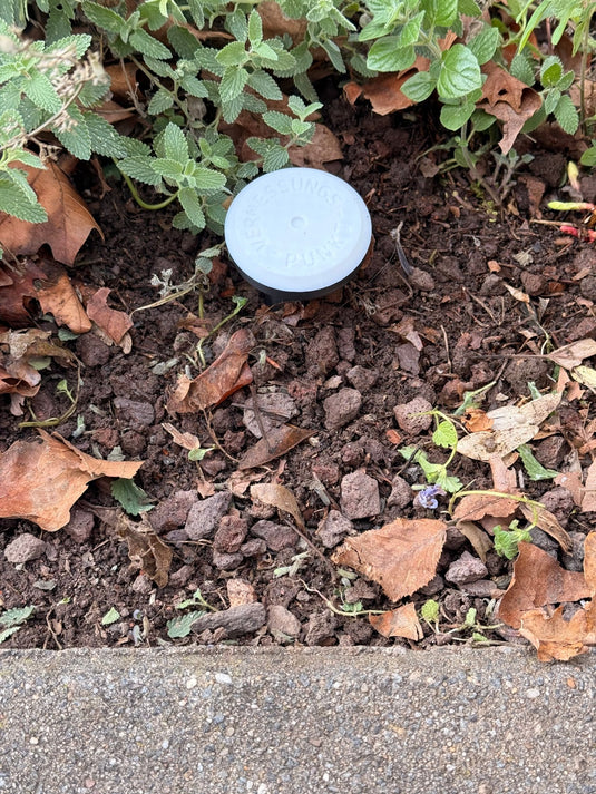 Vermessungspunkt - Versteck – 3D - gedruckt mit PETling & Bodenhülse - CacheWerk