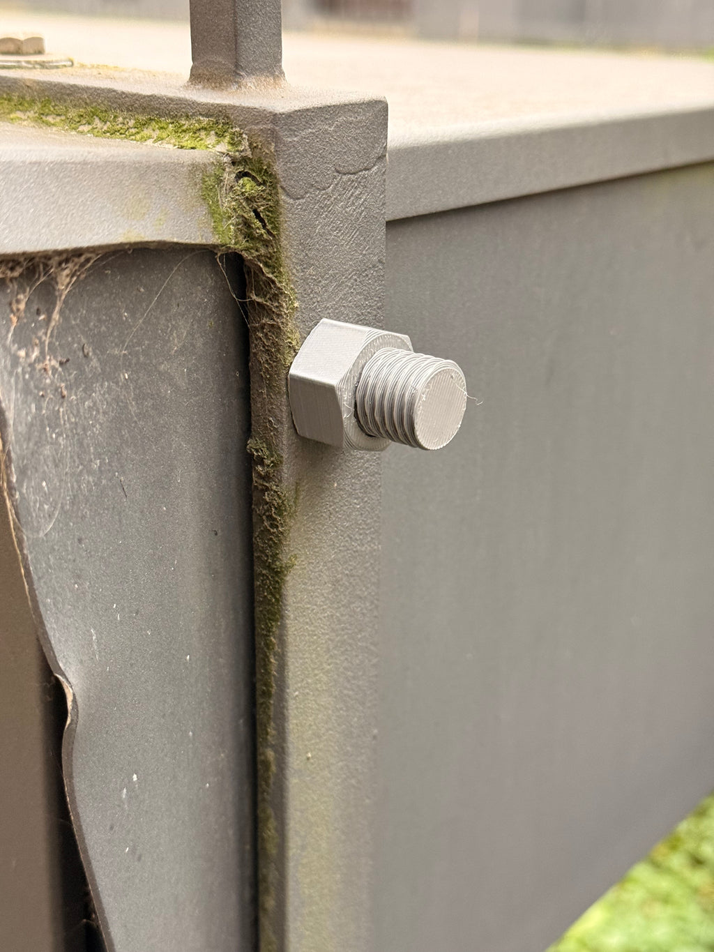 3D‑gedruckte Schraube mit Geheimfach & Magnet | 2 Stück | Geocaching Versteck | Tarnversteck Outdoor | Nano Cache | Magnetisch | CacheWerk