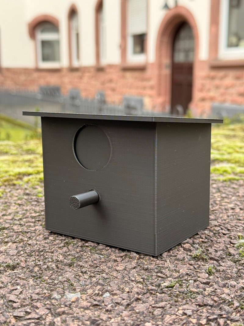 Laden Sie das Bild in Galerie -Viewer, Geocaching Vogelhaus‑Versteck – Fake Birdhouse mit getarntem Mechanismus zum Öffnen &amp; optionaler Cache‑Box | CacheWerk - CacheWerk
