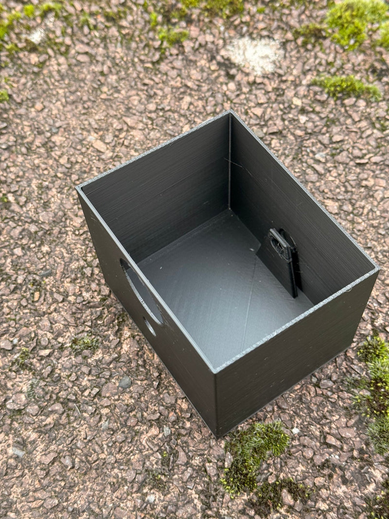 Laden Sie das Bild in Galerie -Viewer, Geocaching Vogelhaus‑Versteck – Fake Birdhouse mit getarntem Mechanismus zum Öffnen &amp; optionaler Cache‑Box | CacheWerk - CacheWerk
