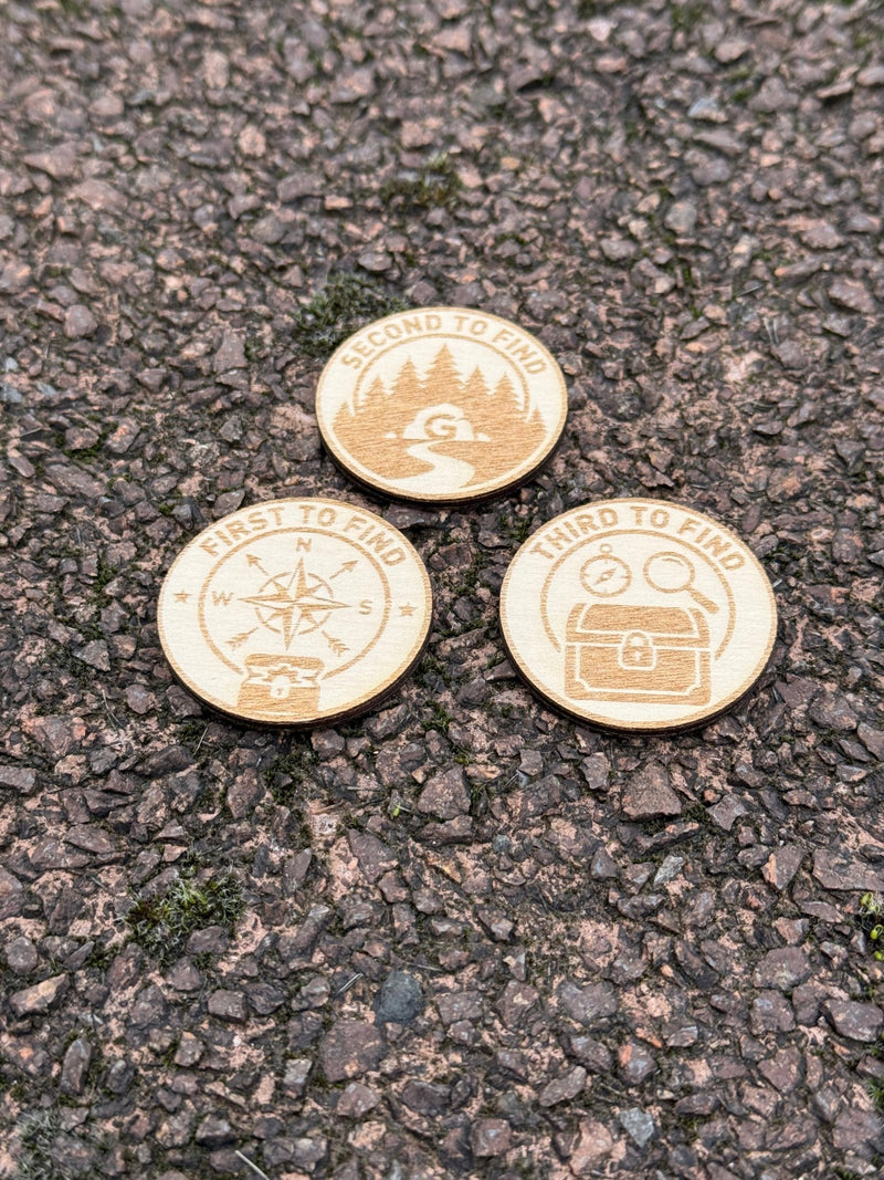 Laden Sie das Bild in Galerie -Viewer, Geocaching Vogelhaus‑Versteck – Fake Birdhouse mit getarntem Mechanismus zum Öffnen &amp; optionaler Cache‑Box | CacheWerk - CacheWerk
