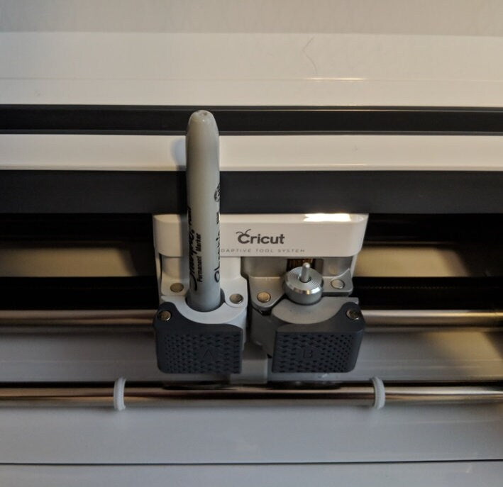 Laden Sie das Bild in Galerie -Viewer, Adapter Cricut Maker für Sharpie fine und Ultra fine passend für Cricut Maker / Air / Explorer - 2 Stück - Zubehör
