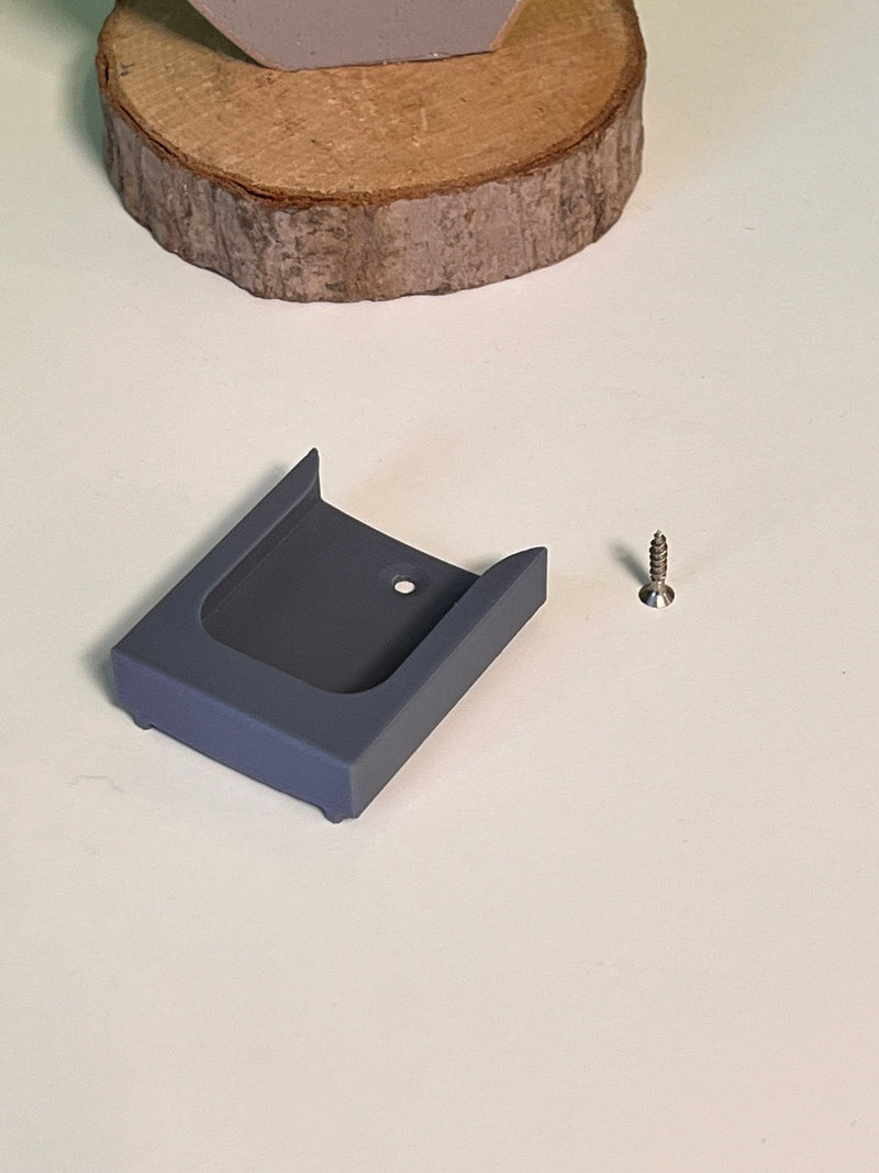 Load image into Gallery viewer, Apple TV Wandhalterung für Fernbedienung, für Apple TV ab 3. Generation und AppleTV 4K, inklusive Schraube - CacheWerk
