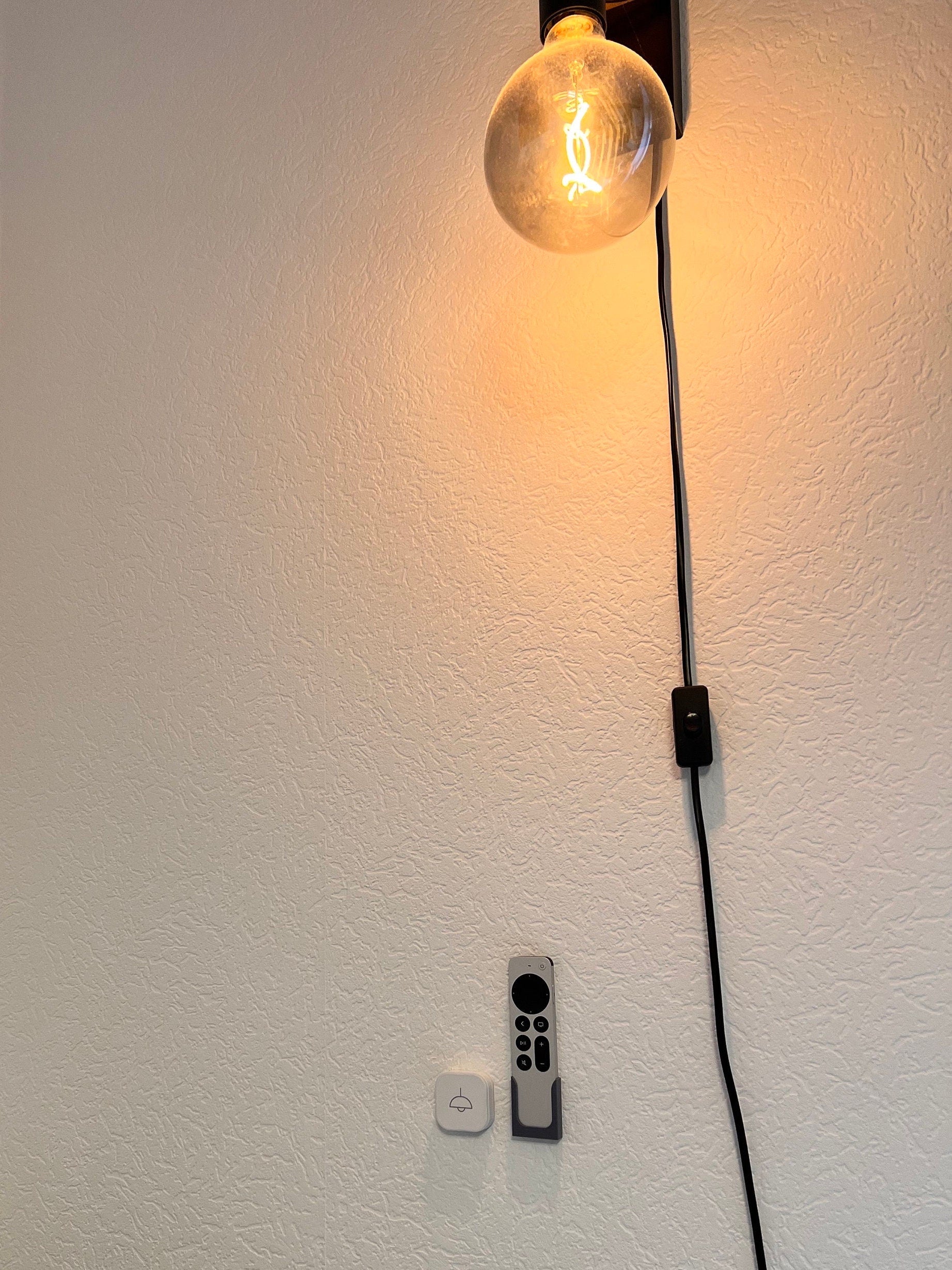 Apple TV Wandhalterung für Fernbedienung, passend für Apple TV ab 3. Generation und AppleTV 4K, inklusive Schraube