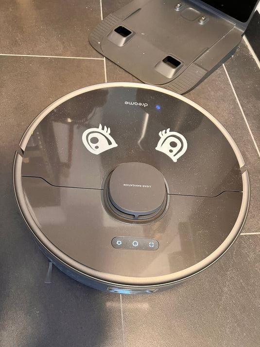 Verspielter Augen-Aufkleber für Saugroboter – Dein Helfer sieht Dich an! - passend für alle Marken wie Eufy, Roborock, Dreame, Roomba