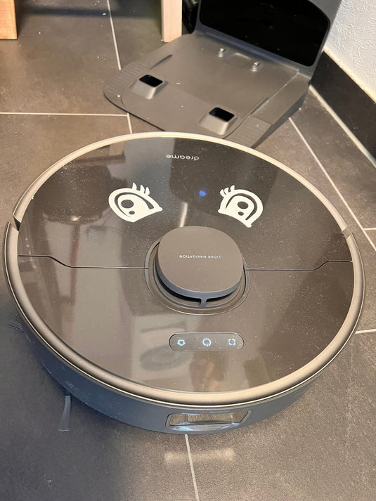 Verspielter Augen-Aufkleber für Saugroboter – Dein Helfer sieht Dich an! - passend für alle Marken wie Eufy, Roborock, Dreame, Roomba