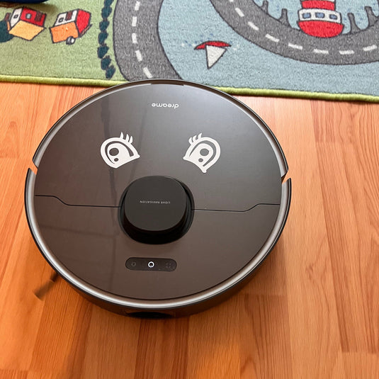 Verspielter Augen-Aufkleber für Saugroboter – Dein Helfer sieht Dich an! - passend für alle Marken wie Eufy, Roborock, Dreame, Roomba