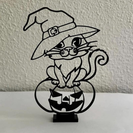 Halloween Katze mit Hut auf Kürbis – Deko zum Stellen oder Hängen - CacheWerk