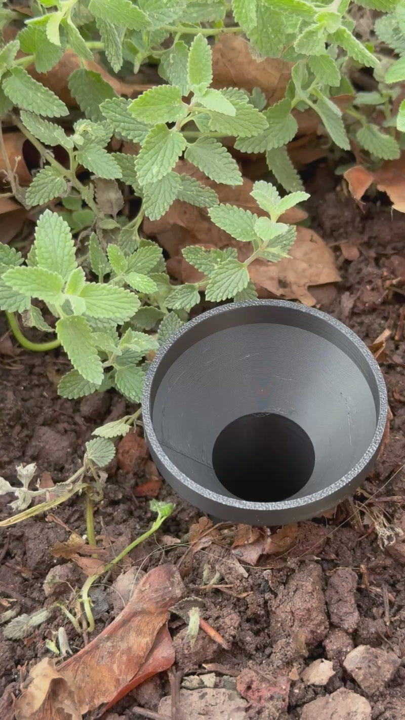 Laden und spielen Sie Video in Galerie -Viewer, Vermessungspunkt-Versteck – 3D-gedruckt mit PETling &amp; Bodenhülse
